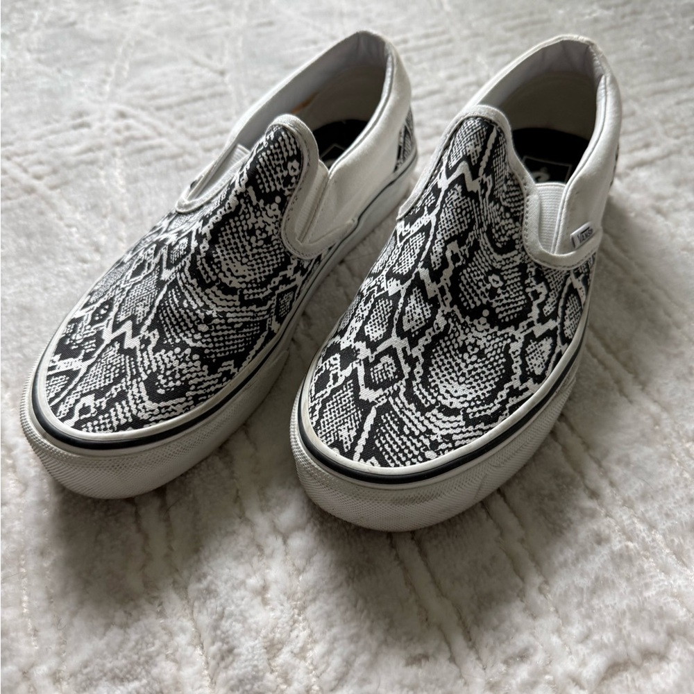 Vans Slip-On Sneakers Black and White Snakeskin Print - Picture 2 of 4